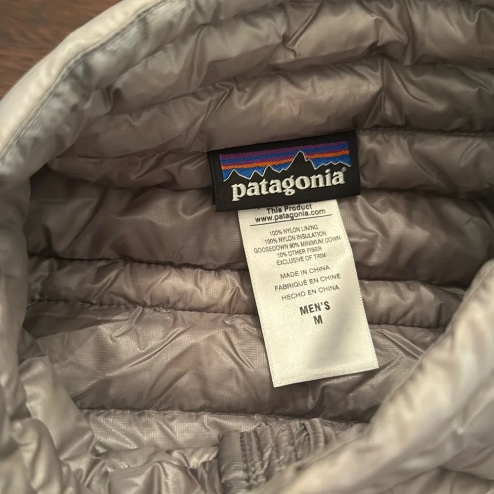 Men’s Patagonia Down Puffer Jacket Size Medium - Picture 3 of 7